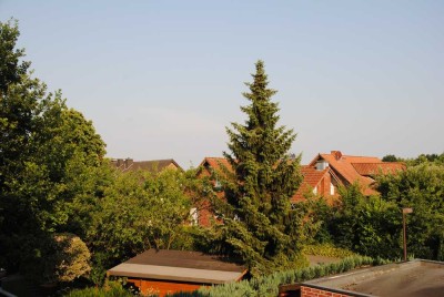 Sehr schöne helle und geräumige 3-Zimmer Wohnung mit Süd-Balkon und Garage