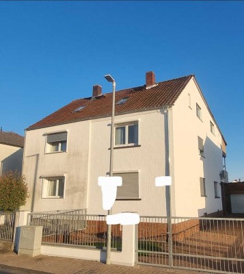 Großzügige DHH mit hellen Räumen, großer Garage und Garten