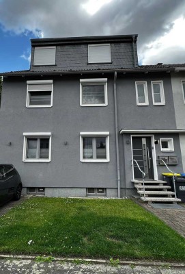 Hochwertige 3,5 Zimmerwohnung in einer ruhigen Wohngegend