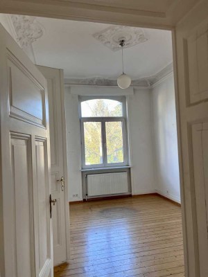 Stilvolle Altbauwohnung mit Stuck – stadtnahe Lage