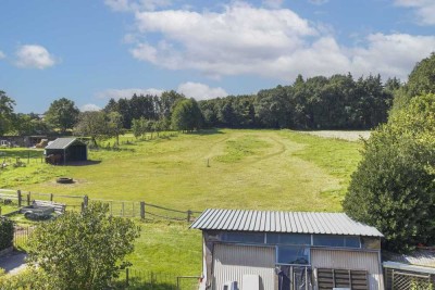 PANORAMBLICK ! XL Familientraum ! Elegant & zeitlos  mit viel  Platz in sonnenbetupfter Lage