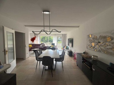 Freundliche 4-Zimmer-Wohnung mit gehobener Innenausstattung mit EBK in Essen