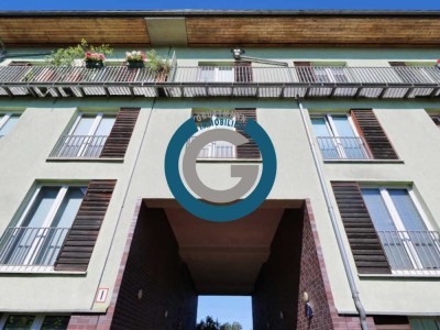 GROSSE LOGGIA MIT PRIVATSPHÄRE & BLICK INS GRÜNE - HOCHWERTIGE AUSSTATTUNG - KOMFORTABLER AUFZUG