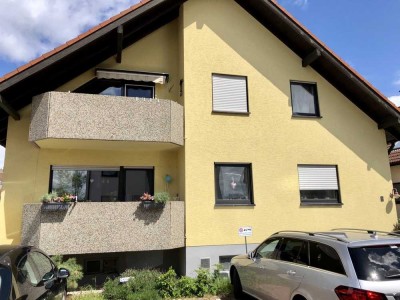 Modernisierte Hochparterre-Wohnung mit drei Zimmern sowie Balkon und Einbauküche in Meckenheim