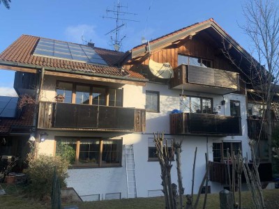 Ruhige,helle 2 Zi.Dach-Wohnung,Südbalkon,mit Charme -nette Nachbarn- 5min zur S-Bahn