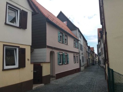 Fachwerk-Mehrfamilienhaus mit Anbau