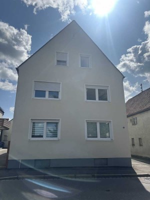 Neu Sanierte 3 ZKB Wohnung mitten im Zentrum
