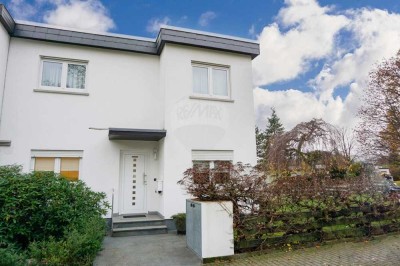 Ihr neues Zuhause: Lichtdurchflutetes Reihenendhaus mit Doppel-Garten in Bad Homburg / Kirdorf