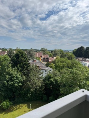 Charmante Garçonnière mit Südbalkon &amp; Fernblick – Nähe Stadion / TU Inffeld – inkl Parkplatz!