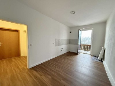 Erstbezug nach Renovierung | Kleine 2-Raumwohnung mit Balkon und Stellplatz