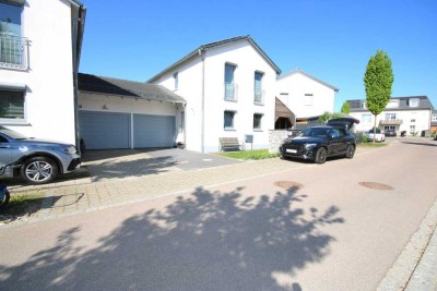 Modernes Einfamilienhaus mit niedrigem Energieverbrauch in einer ruhigen Lage.