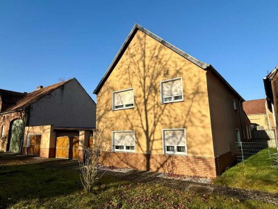 Ländliches Anwesen mit Scheune, Werkstatt & 1.925 m² Grundstück in Illmersdorf