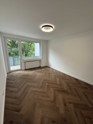 Erstbezug nach Sanierung mit Balkon: Exklusive 2-Zimmer-Wohnung in Düsseldorf