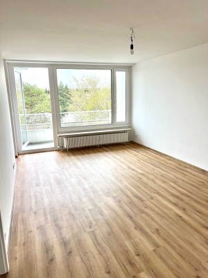 Exklusive, sanierte 3,5-Zimmer-Wohnung mit Balkon in Ottobrunn