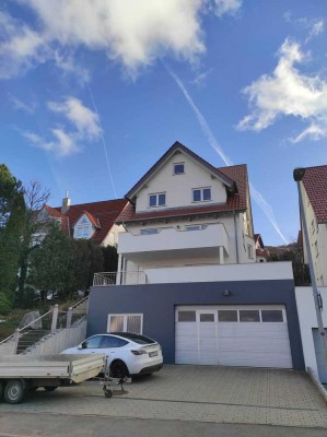 Haus mit Panoramablick, Gemüsegarten, Terrasse und Balkon sowie DG-Lounge zu vermieten