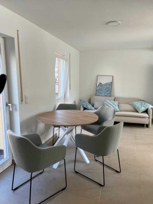 Hochwertige, frisch sanierte, voll möblierte Wohnung zentrumsnah zu vermieten