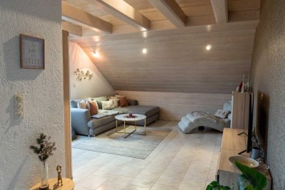 Traumwohnung mit viel Ruhe. Große & Helle 3ZKB mit Küche ,Garage, Keller. Haustiere erlaubt.