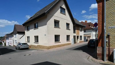 **PROVISIONSFREI** Hofreite mit großem Wohnhaus (300 m²) und viel Ausbaupotenzial