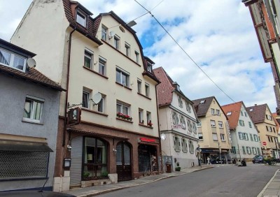 Leerstehende 3 Zimmer Etagenwohnung in Stuttgart Untertürkheim zu verkaufen.