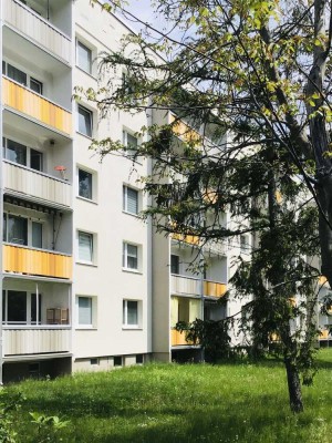 Neue Mieter gesucht! Scöne 3-Raumwohnung mit sonnigem Balkon und Einbauküche!