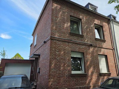 Geräumige, günstige 6-Zimmer-Doppelhaushälfte in Grevenbroich