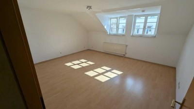 1-Raum-DG-Wohnung mit EB-Küche, Aufzug, TG-Platz, ab 01.08.2025 zu vermieten