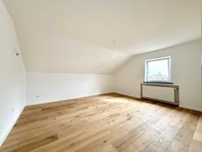 Erstbezug nach Kernsanierung 3-Zimmer-Dachgeschosswohnung im Herzen Olchings