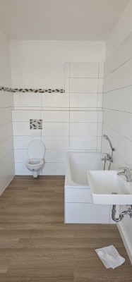 helle 1- Zimmerwohnung mit Badewanne