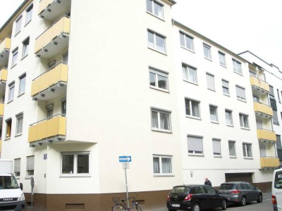 Sehr zentrale helle 2- Zimmer- Wohnung mit Balkon in Mannheim