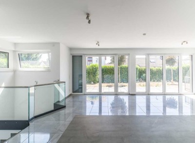 NEU *Paul & Partner* ERDGESCHOSSWOHNUNG MIT EIGENEM GARTEN & KÜCHE - SOFORT !