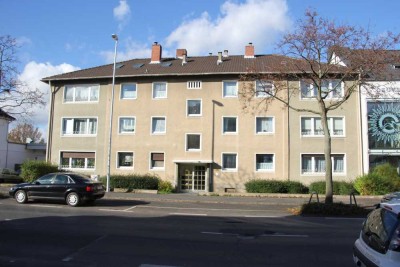 Duisdorf-Zentrum / Rochusstr.: top geschnittene 3-Zi-HP-Whg mit Balkon + großer Wohnküche + Garage