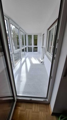 Schöne lichtdurchflutete 3,5-Zimmerwohnung Tageslichtbad Wintergarten Balkon