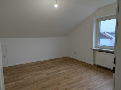 Erstbezug nach Renovierung - 2-Zimmer-DG-Wohnung in Anzing