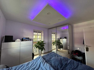 Hochwertige 3 Zimmer Etagenwohnung in guter Wohnlage von Köfering ** Balkon** Renoviert mit Kaminofe