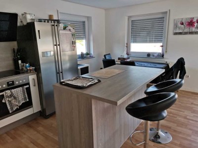 Neuwertige 3-Raum-Wohnung mit Balkon und offener Einbauküche in Rödermark