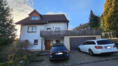 Freistehendes Einfamilienhaus mit Einliegerwohnung & Doppelgarage - Wohnen mit Erholungsfaktor