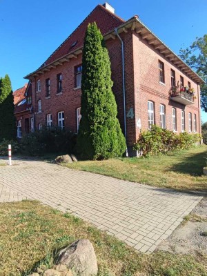 Gutshof-Wohnung mit Altbau-Flair: 3-Zimmer nahe Bad Bevensen