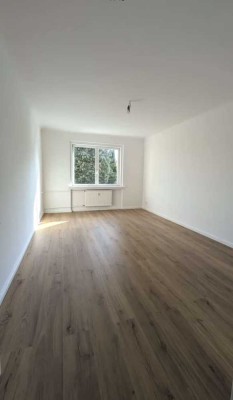 Exklusive 2-Raum-Wohnung mit Balkon und Einbauküche in Berlin Tempelhof