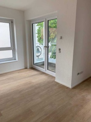 Moderne Erdgeschosswohnung im Hochparterre eines Neubaus - mit Sonnenbalkon!