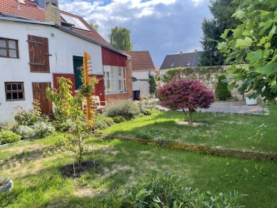 Großes Mehrfamilienhaus mit vielen Möglichkeiten.