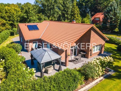 Modernes Wohnen auf einer Ebene – Bungalow von 2020 mit großem Grundstück