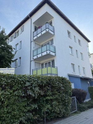 Ruhig, hell, entspannt – schöne 2-Zimmer-Wohnung mit Balkon & Garage