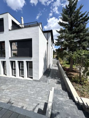 Erstbezug 2,5-Zimmer Neubau+Terrasse+Küche+separater Eingang