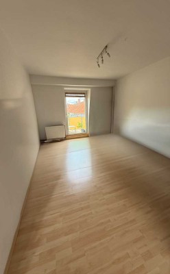 Lichtdurchflutete 2-Raum-Wohnung mit Balkon über den Wolken inkl. EBK in Hannover