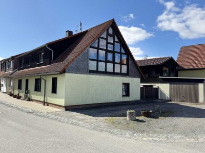 Wohnen und Vermieten – Einfamilienhaus mit Nebengebäude und Ferienzimmern