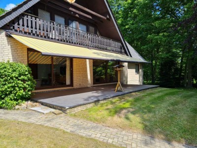 1100 € - 190 m² - 5.0 Zi.

In Nebenkosten sind bereits 100 € Stromkosten enthalten.