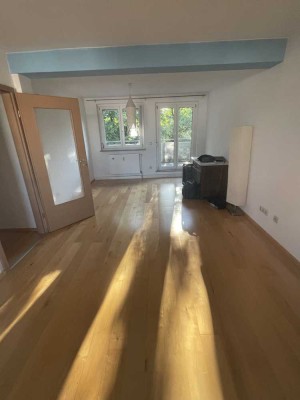 Lichtdurchflutete 3-Zimmer-DG-Wohnung mit West-Balkon & Einbauküche