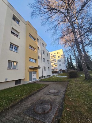 VS - Villingen: Bezugsfreie, gr.  2 - Zimmerwohnung mit Riesenterrasse , Balkon  und Keller