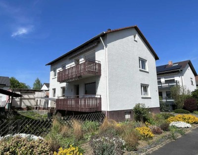 Ein-Zweifamilienhaus in attraktiver Lage mit 2 Garagen plus großen Carport in Hemsbach