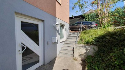 Freundliche, ruhige und sonnige Souterrain Wohnung mit EBK